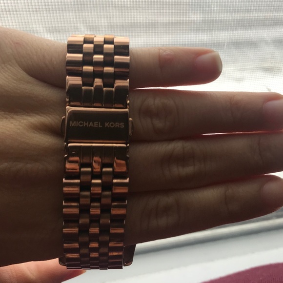 Michael Kors Rose Gold Watch - Picture 3 of 4